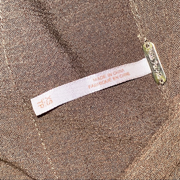 3/20 🎉 Free People- Brown High-Low Oversized Button-Up, XS (runs large) - Picture 5 of 6